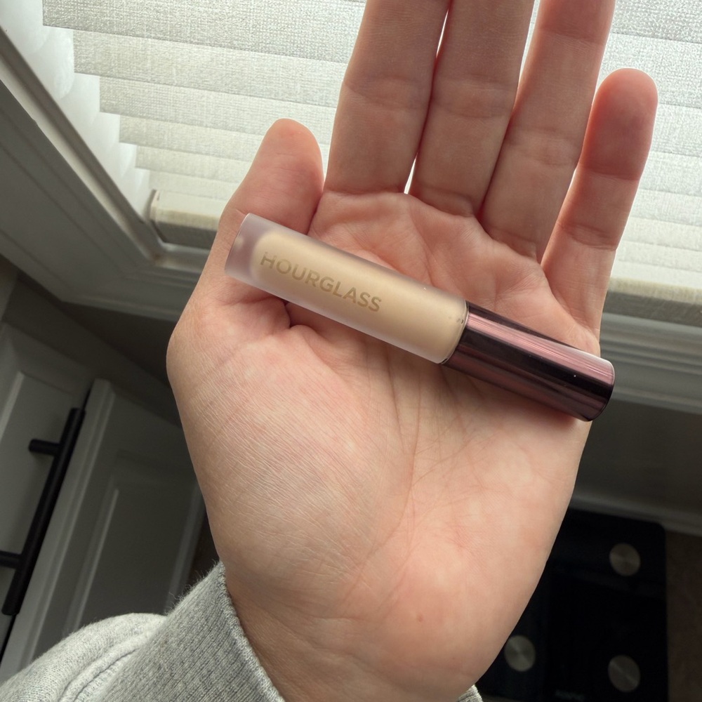 Hourglass Concealer in shade Cedar